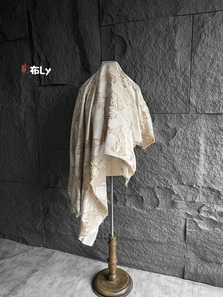 

Magnolia relief gold silk three-dimensional jacquard fabric pleated profile women's bag shoes clothing designer fabric