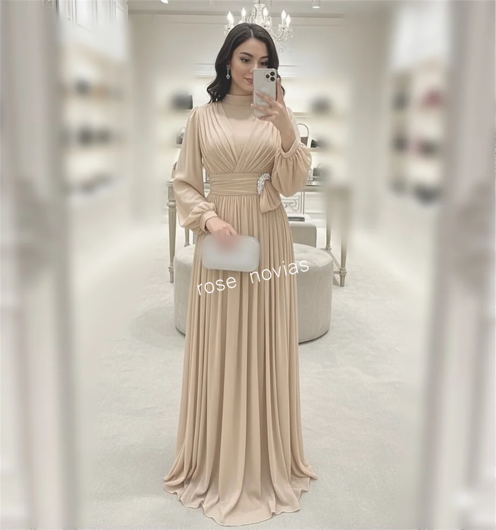 فساتين شيفون كلاسيكية مخصصة ذات ياقة عالية وطيات على شكل حرف a فساتين طويلة مناسبة مخصصة للنساء فستان سهرة أنيق لحفلات الزفاف