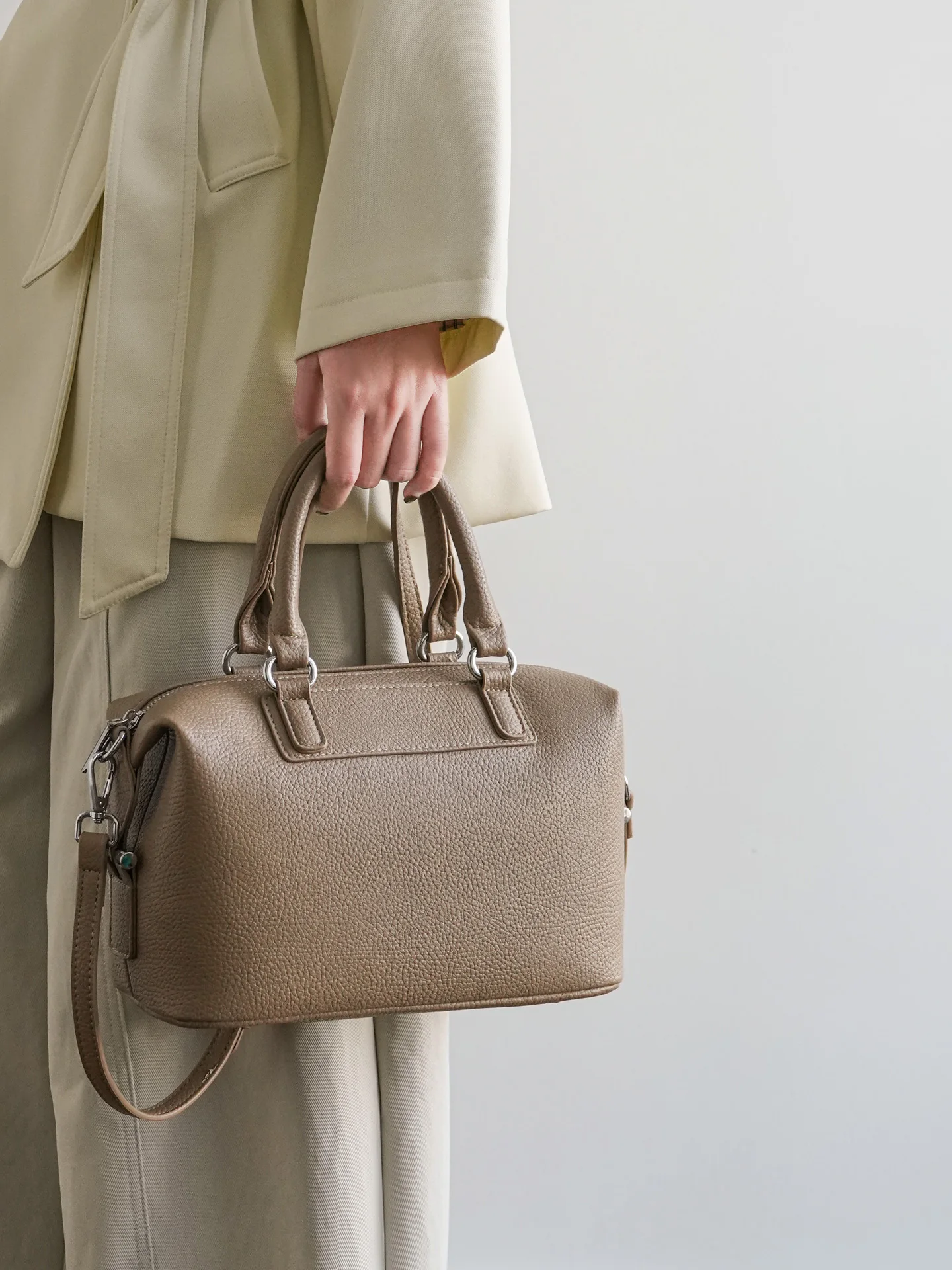 nouveau-sac-boston-2026-en-cuir-souple-sac-bandouliere-unique-en-forme-d'oreiller-pour-femme-sac-a-main-de-navetteuse-avec-sangle-amovible