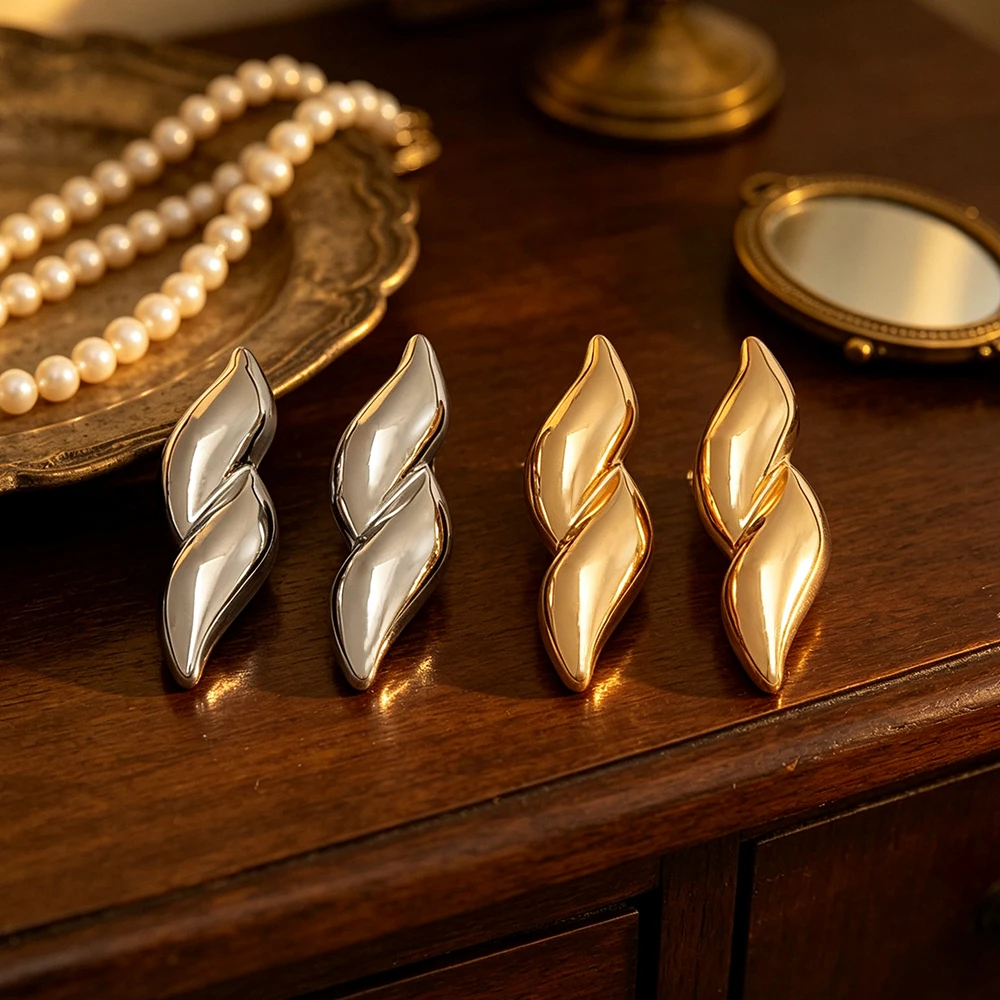 Shiny twisted streamlined metal stud earrings, gold and silver dual-tone vintage high-end versatile geometric women's earrings for commuting