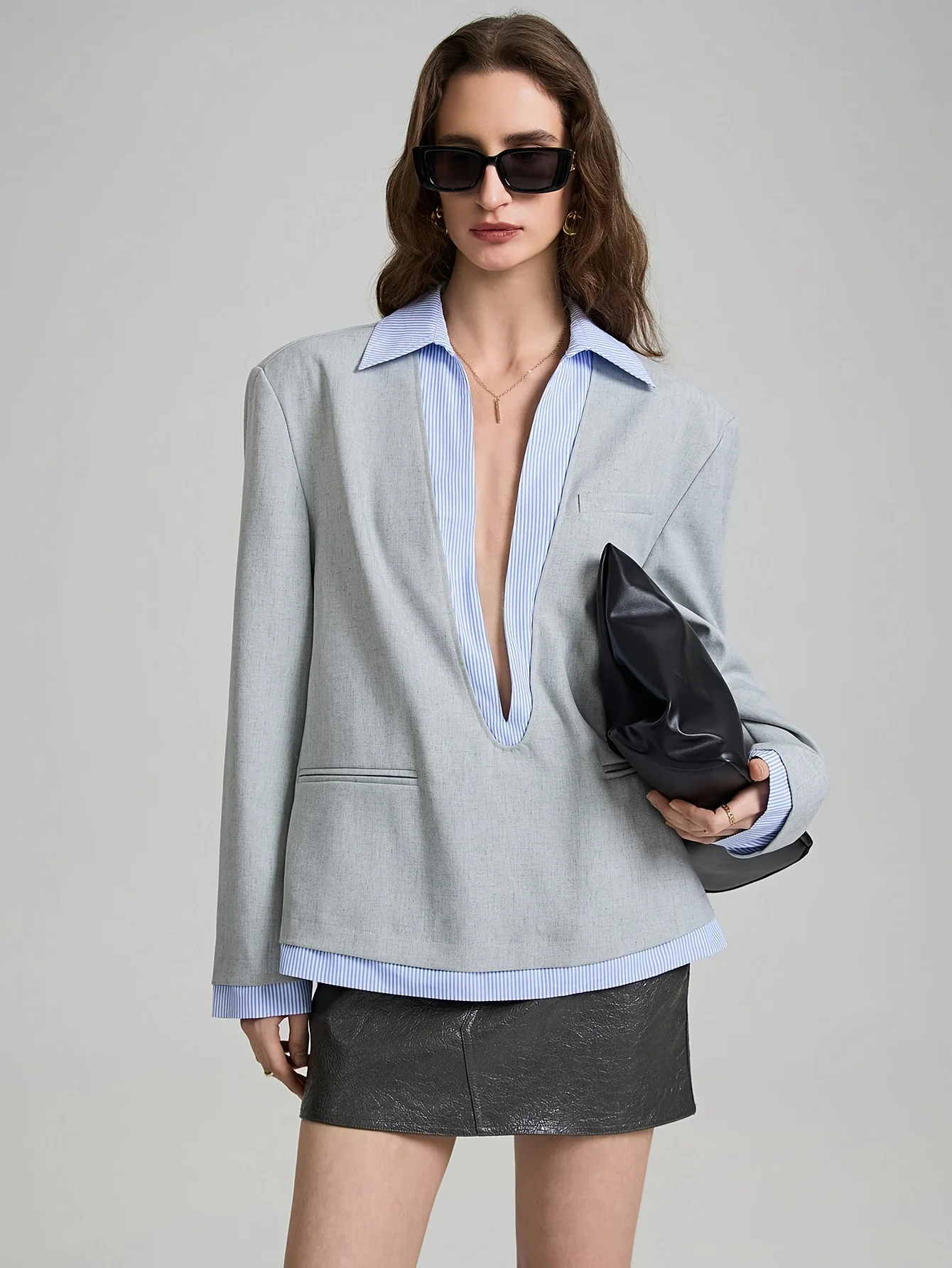 レディース グレー ブレザー 2ピースセット ストライプシャツ レイヤード ワイドレッグ ブラックパンツ カジュアル オフィスコーデ