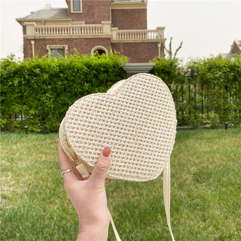 Women Summer New Straw Bags Sweet Love Heart Shape Crossbody Woven Rattan Handbags and Purses Female Beach Travel Shopper Bags