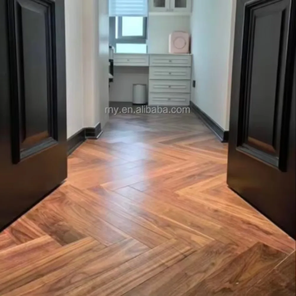 Индивидуальная версия пола из твердой древесины «елочка» из черного ореха, многослойный деревянный пол, паркетный пол