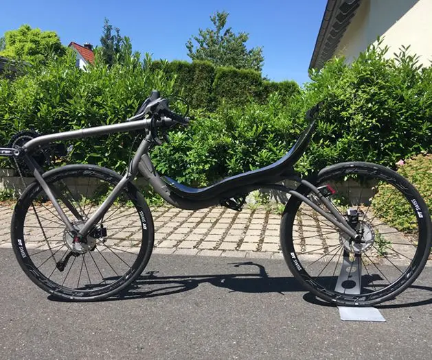 Custom 700C Titanium Recumbent Bike Frame Disc Brakes Lightweight Girder Design Double Head Tube Sand Blast Grey Thru Axle