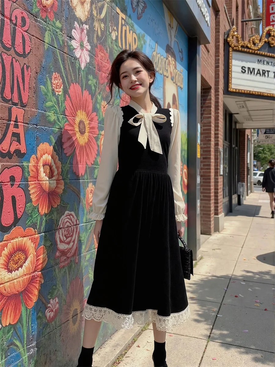 فساتين نسائية سوداء على شكل حرف a مرقعة للخريف والربيع ورقبة مطاطية عتيقة بسلسلة خصر إمبراطورية كشكش جميلة