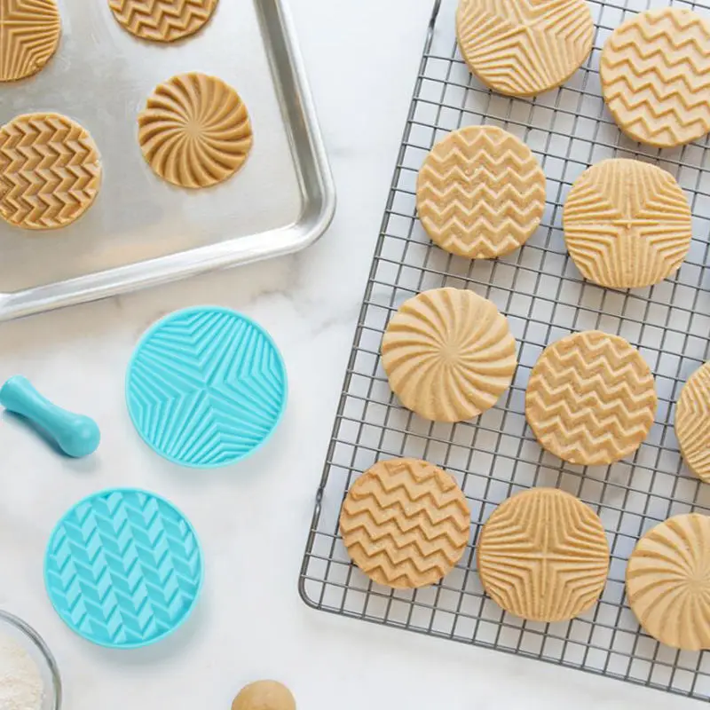 Nordic Retro Style Geometric Biscuit Mold Nostalgic Corrugated Milk Frosting Stereo Seal Hand Press Tool for Cake Skin