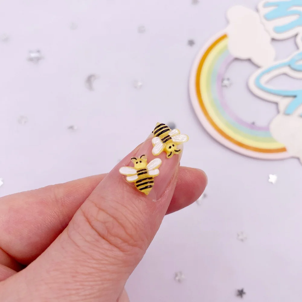 50Pcs 10mm Resin Hand-painted Mini Honeybee Flatback Cartoon Rhinestone Gem Scrapbook Ornament Applique Craft DIY Nail Art L747