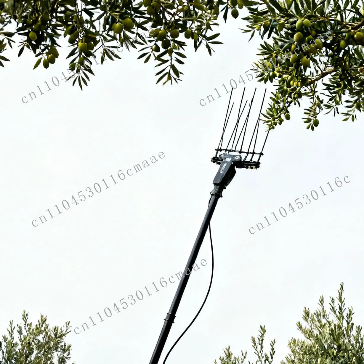 Energy-saving electric portable olive harvester Fast precision fruit collection High-efficiency olive picker
