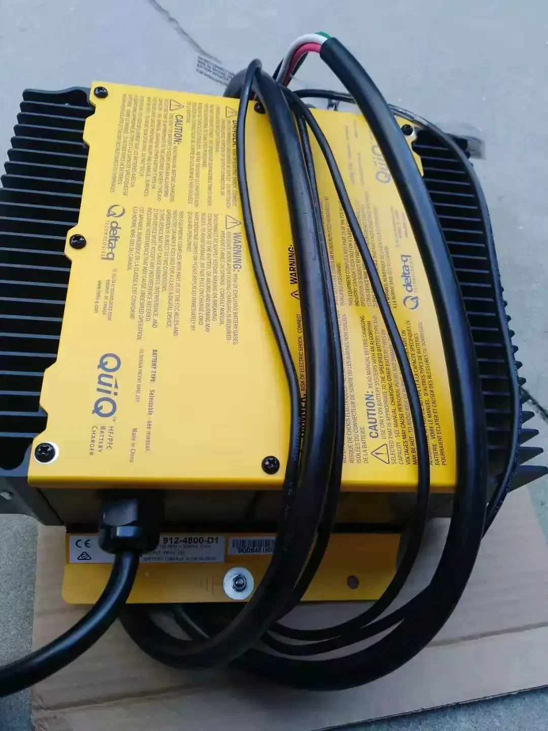 

D-e-lta Q QuiQ Battery Charger 48 volt 18 Amp 912-4800