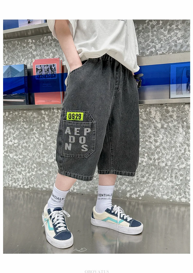 Neue Sommer-Jeansshorts für Jungen im Teenageralter, lässige Denim-Shorts mit Taschen, Kinder-Caprihosen mit Buchstabenmuster – Detail 11