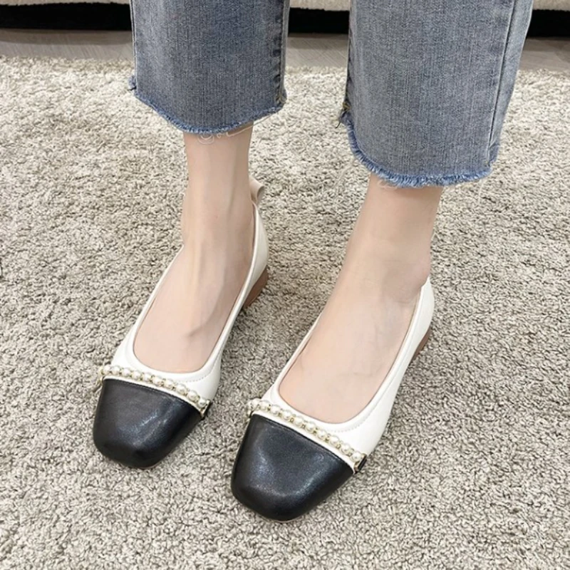 Luxury Pearl Decoration Flat Shoes White& Coffee Patchwork Leather Ballet Flats Square Toe Beading Crystal Slip on Loafers Women