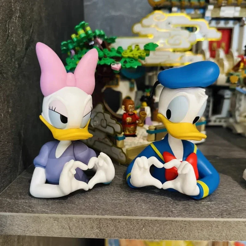 

Disney Donald Duck Daisy Mini Heart Half Bust Stylish Handwork Cartoon Model Table Decoration Toy Valentine Day Birthday Gift
