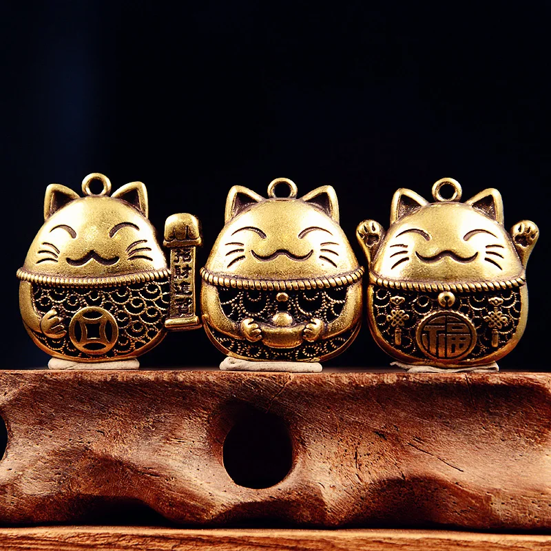 New Small Lucky Cat Brass Keychain Car Creative Key Ring Pendant Hollow Cat for Men and Women