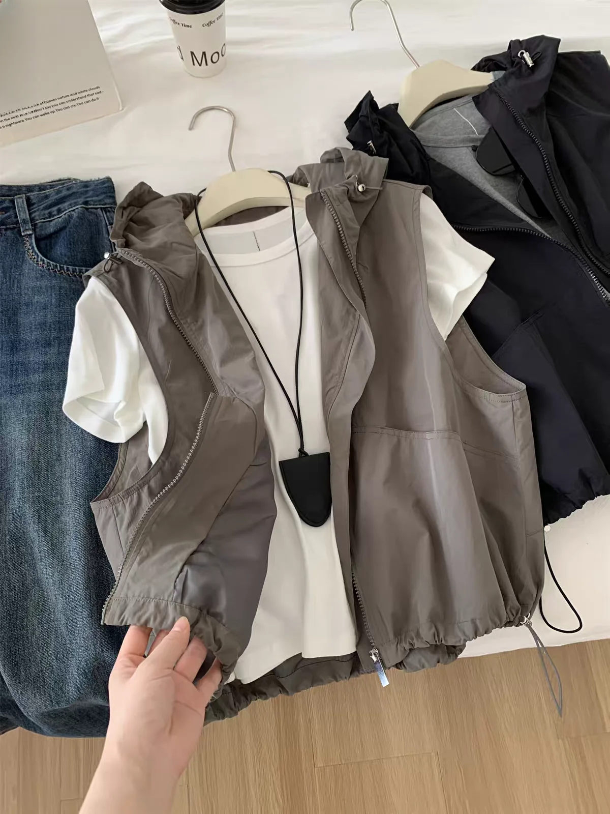 Casual Loose Women's Vest Tank Top with Big Pockets Spring Autumn New Style Versatile Casual Anti-Aging European Style