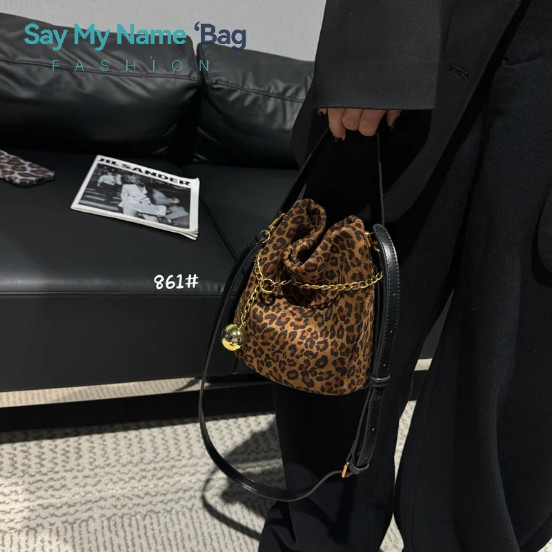 

﻿ Расслабляющая бархатная сумка из кожи оленя в стиле ретро для женщин, новинка 2026, повседневная пригородная сумка на плечо, осень/зима, большая вместительная сумка-ведро