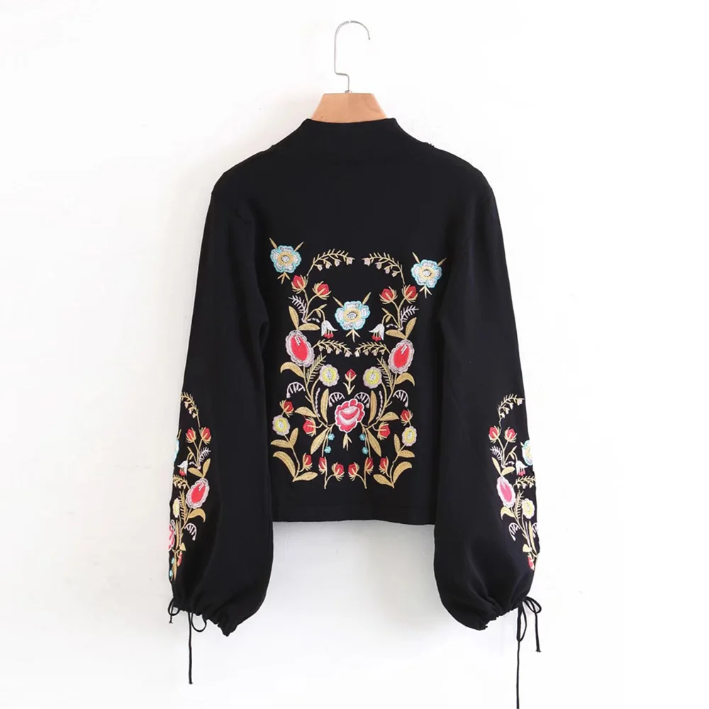 Nuove donne maglioni lavorati a maglia manica a farfalla Vintage nero ricamo floreale 2022 dolcevita Pullover bohémien Casual donna maglione