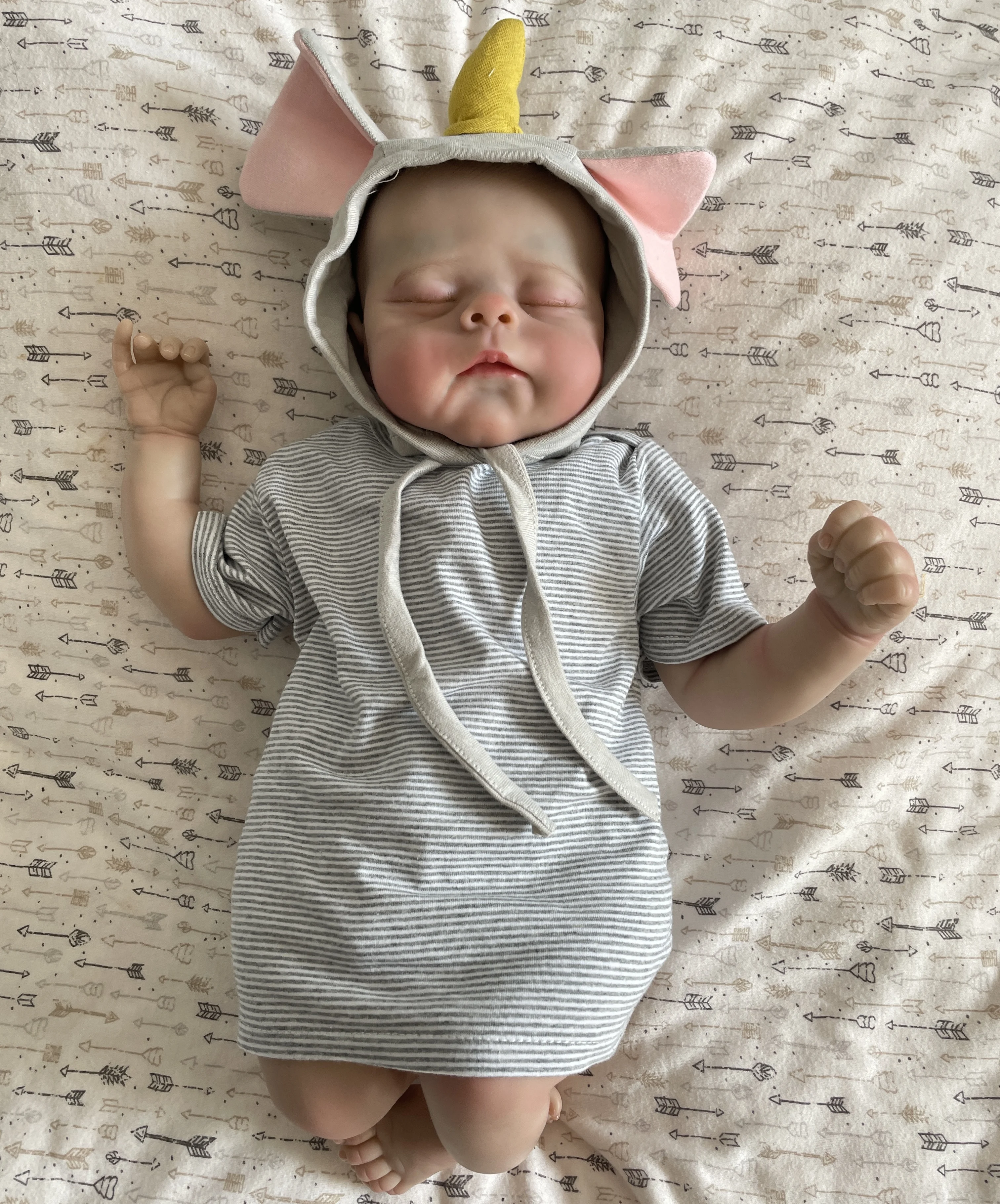 Bambola Reborn Baby Boy 'Erica' da 48 cm - Neonato che dorme realistico con pelle realistica 3D e vene visibili |   Fatto a mano e di alta qualità