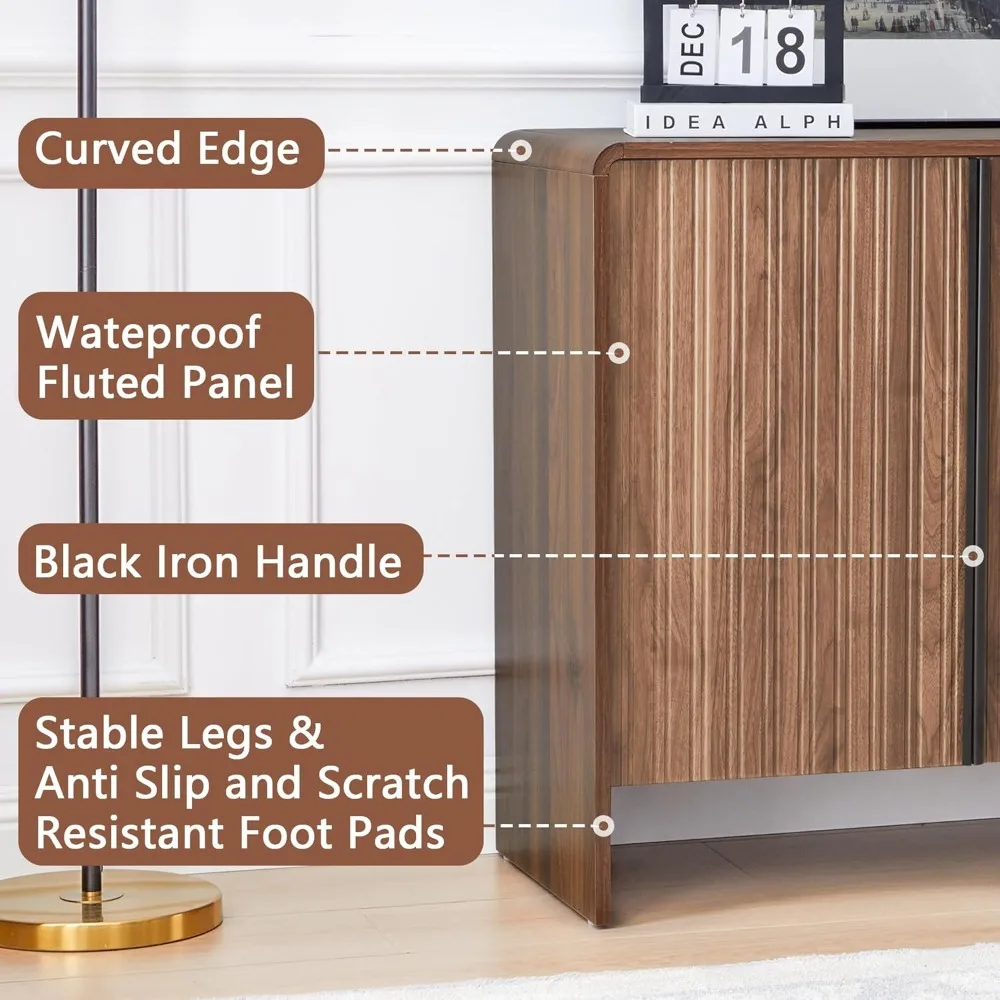 Buffet aparador de porta canelada de 60 polegadas com bordas curvas e armazenamento em destaque marrom