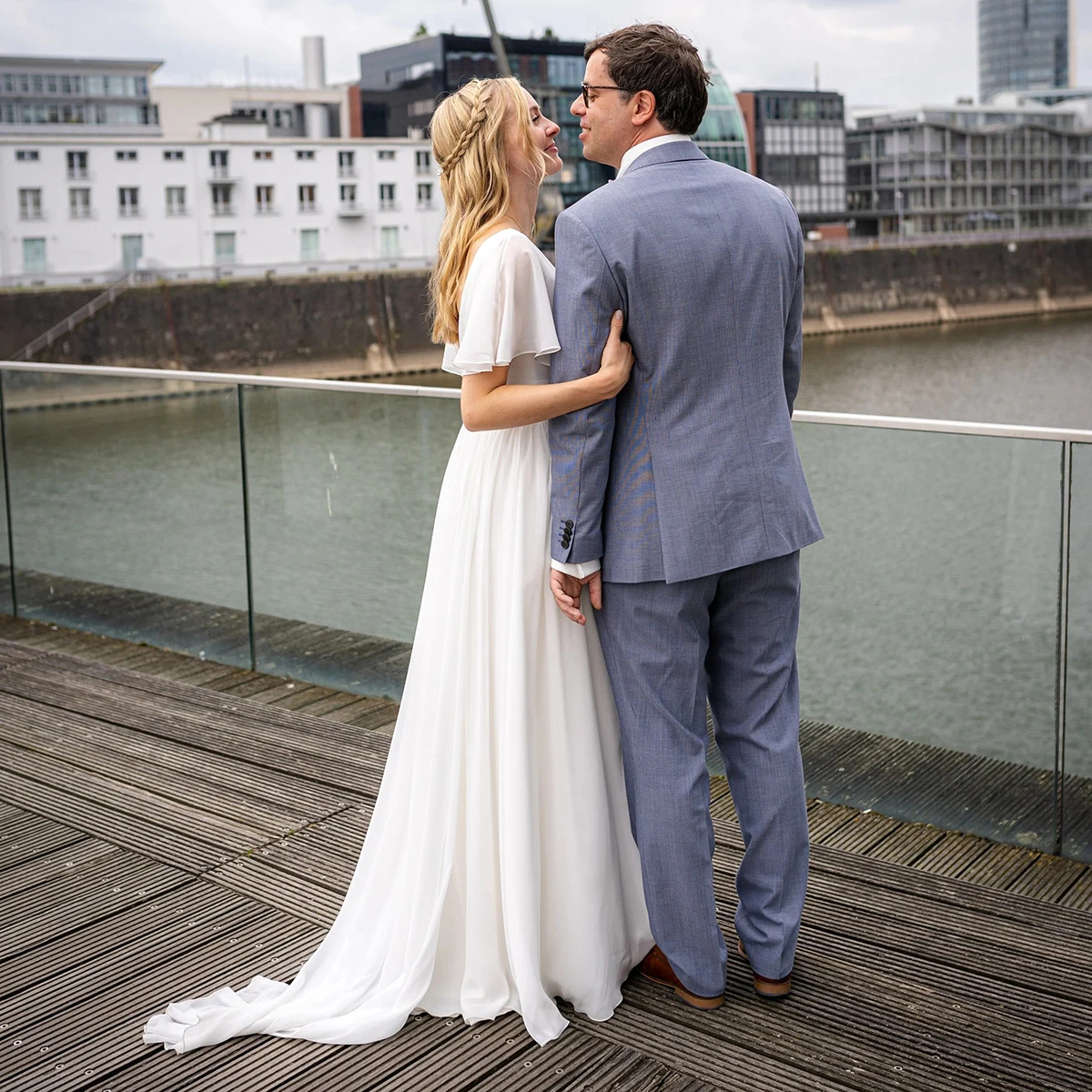 Simple Short Flutter Sleeves Wedding Dress Customized A Line Maxi Floor Length Chiffon V Neck Simple Backless Ivory Bridal Gowns