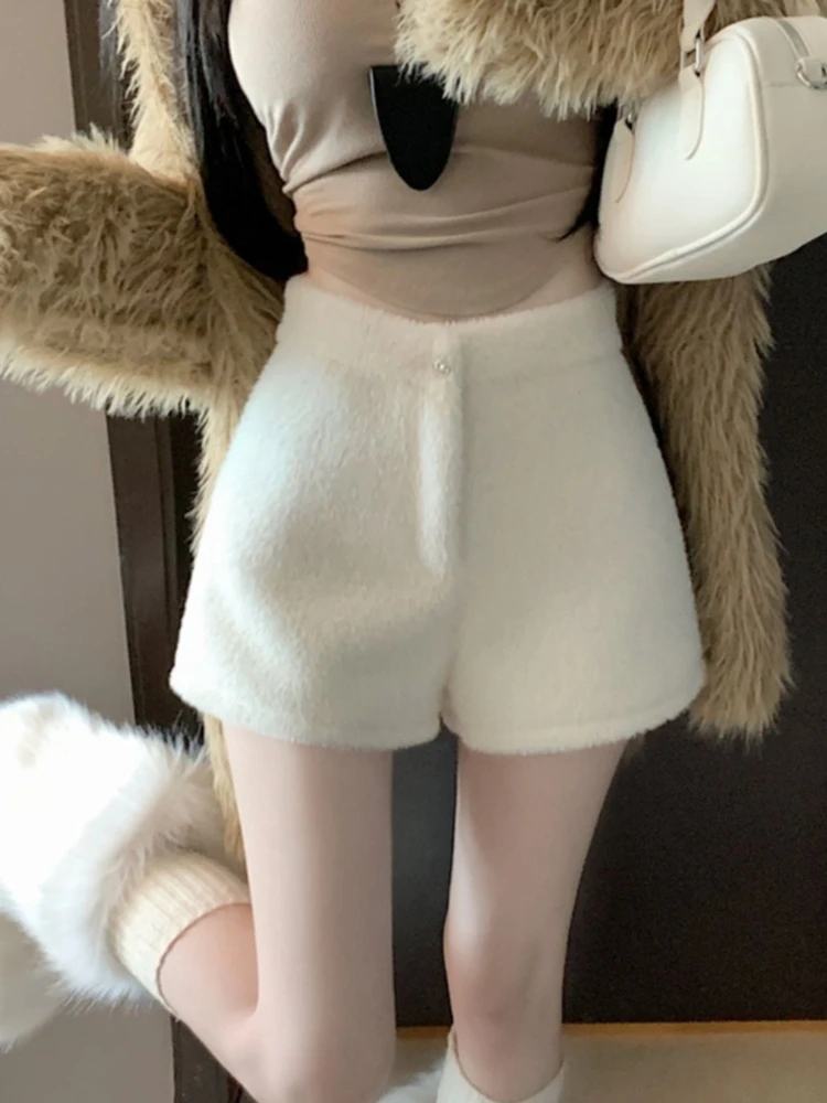 

Thickened mink cashmere casual shorts women wear high waist autumn and winter A-shaped wide leg boots short pants