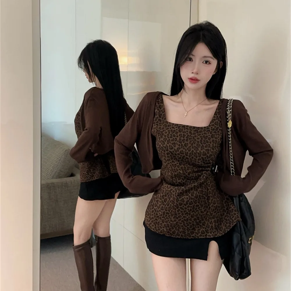 Pure Desire Autumn Winter Leopard Print Crop Top And Vest Two Piece Set Long Sve Square Collar Spicy Girl Sle Faionable