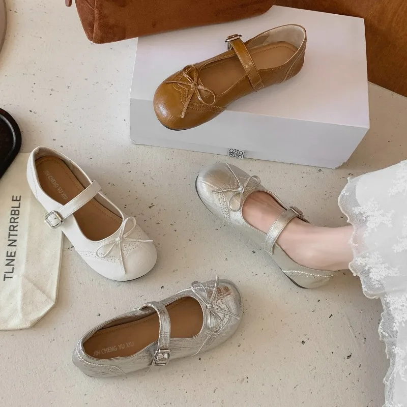2026 New Style French-style Women's Flat Heel Buttoned Bow Strappy Soft-Topped Sandals