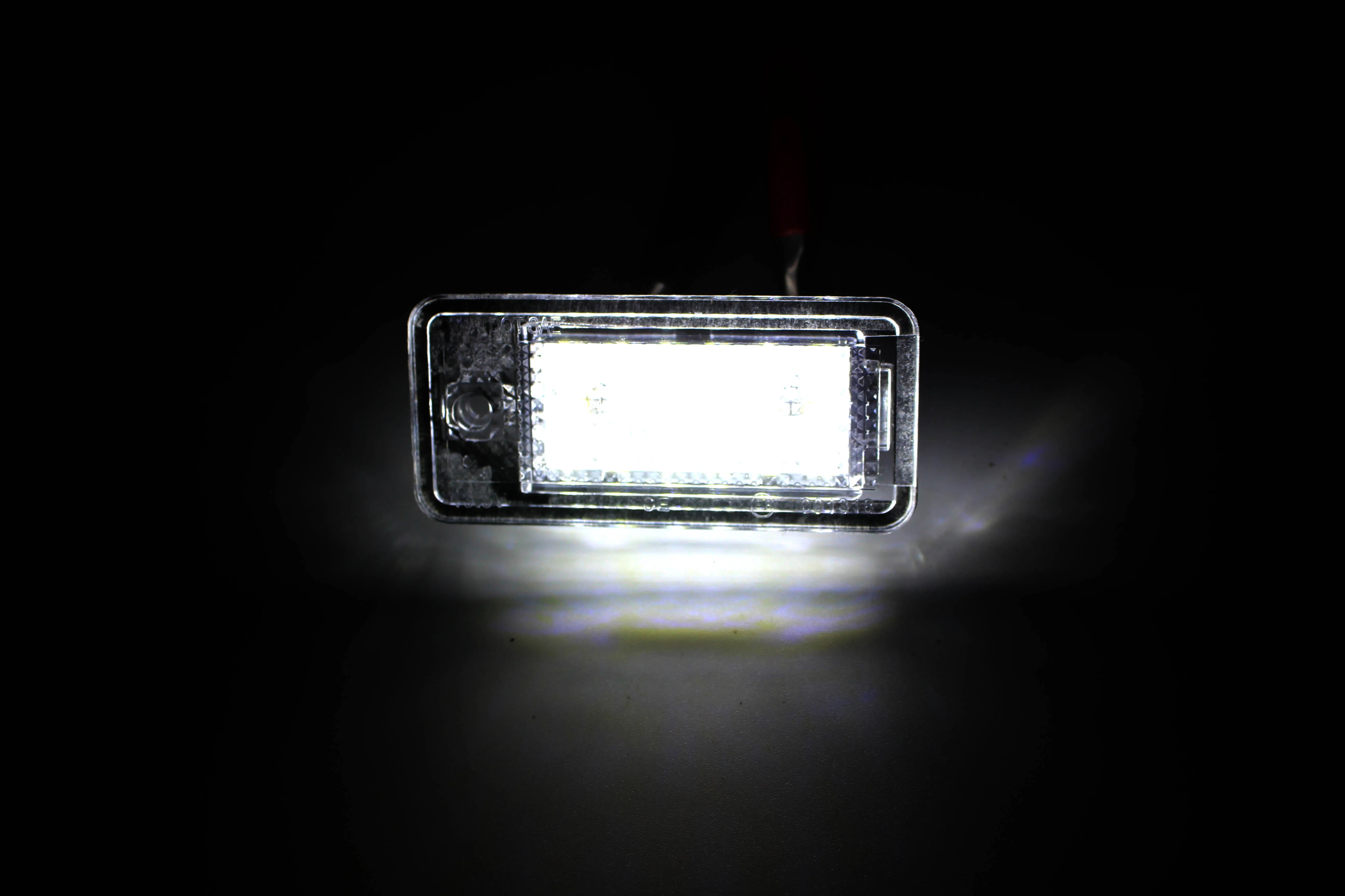 2 個自動 Canbus 車 LED ナンバーライセンスプレートライト 12V アウディ A3 8p A4 B6 B7 直接交換リアライセンス電球