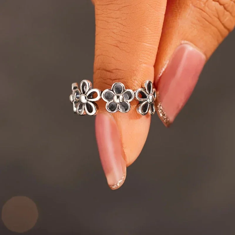 Huitan Black Flower Hollowed-out Unique Designed Women’s Rings Exquisite Finger Accessories Attractive Versatile Party Jewelry