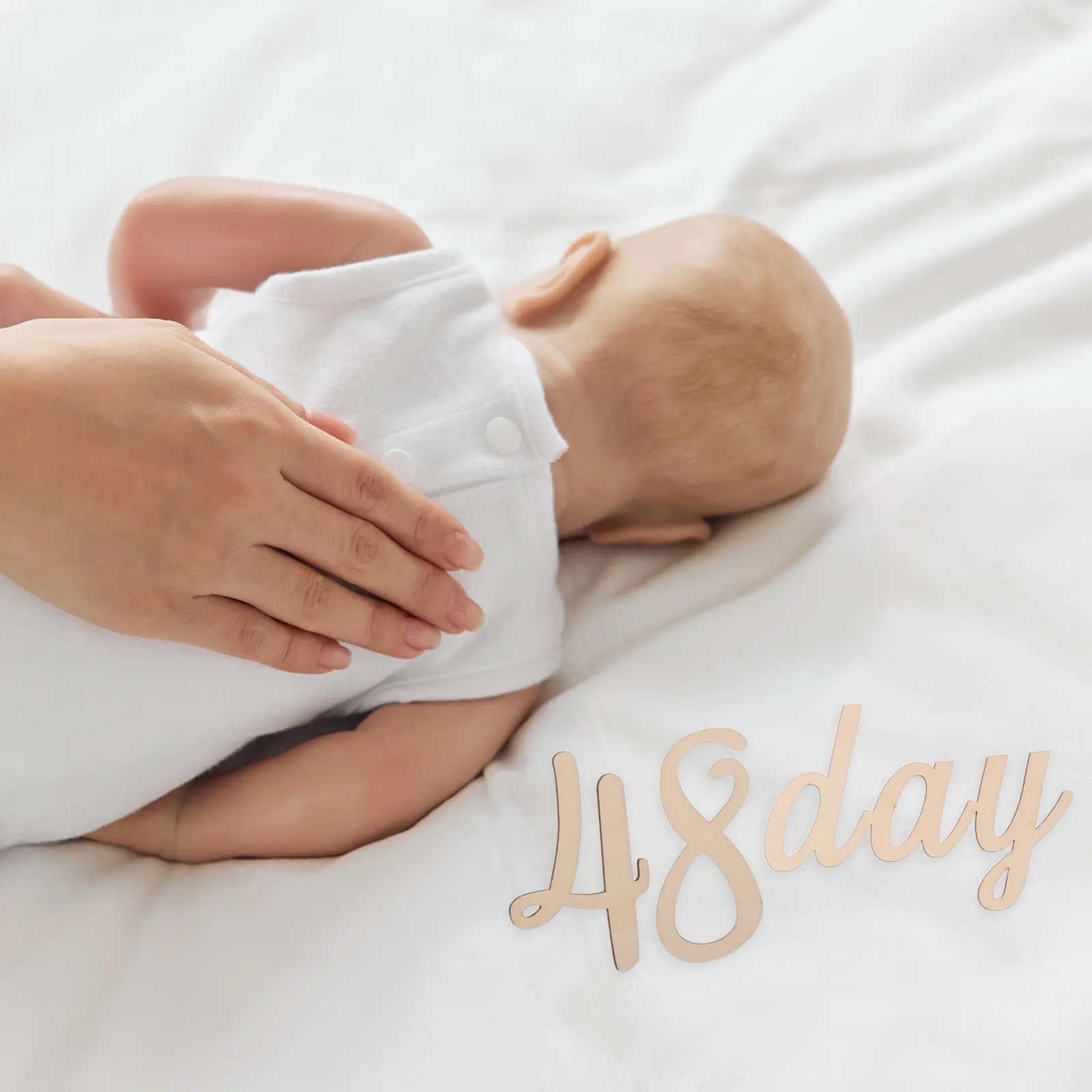 1Set Baby Monthly Sign Cards Wooden Newborn Birth Announcement Photo Props Infant Growth Tracker 1-12 Months Baby Commemorative