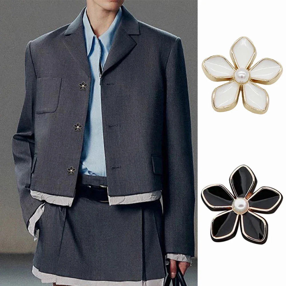 

Set of 10 Simple Metal Buttons in The Shape of Flowers, Suitable for Decorating Buttons on Women's Clothing, Black and White
