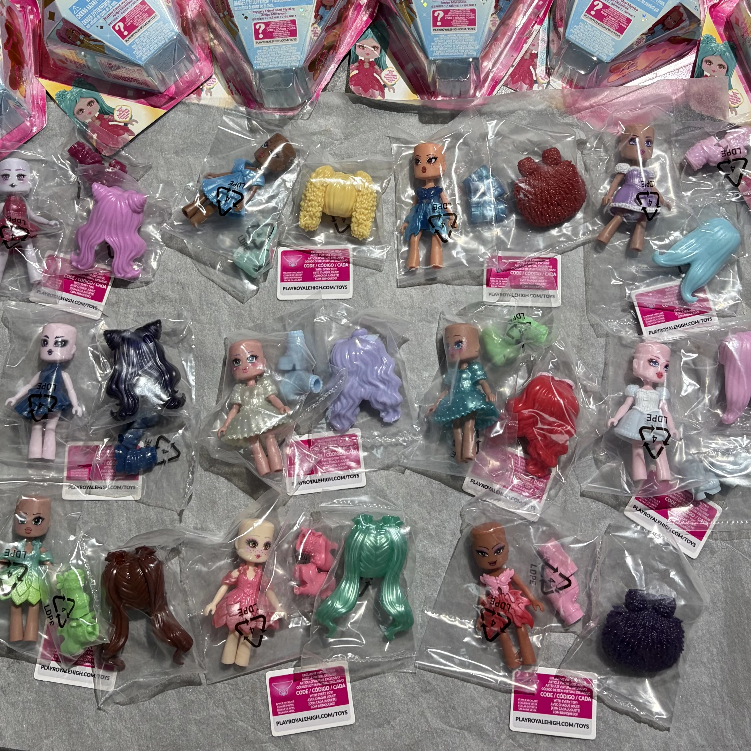 Royale Royale High Action Figure Toy High School Series Mystery Surprise Bag With Game Code Confirmation Piece Anime Collectible Gift - Aliexpress Deal