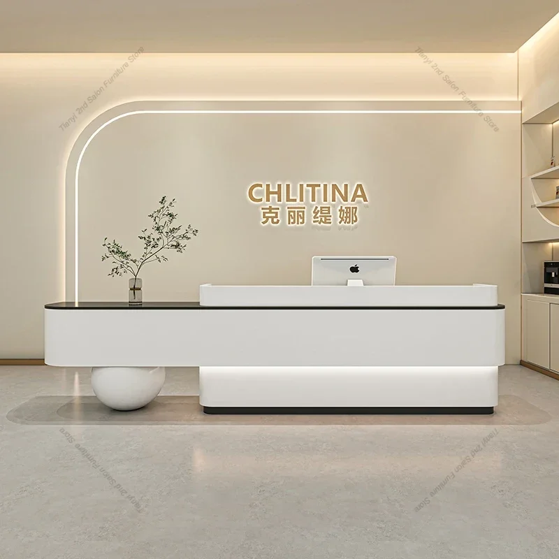 

Современные простые стойки регистрации, таких как салоны, бары, столы, гостиницы, магазины и касы, с индивидуальной росписью столами.