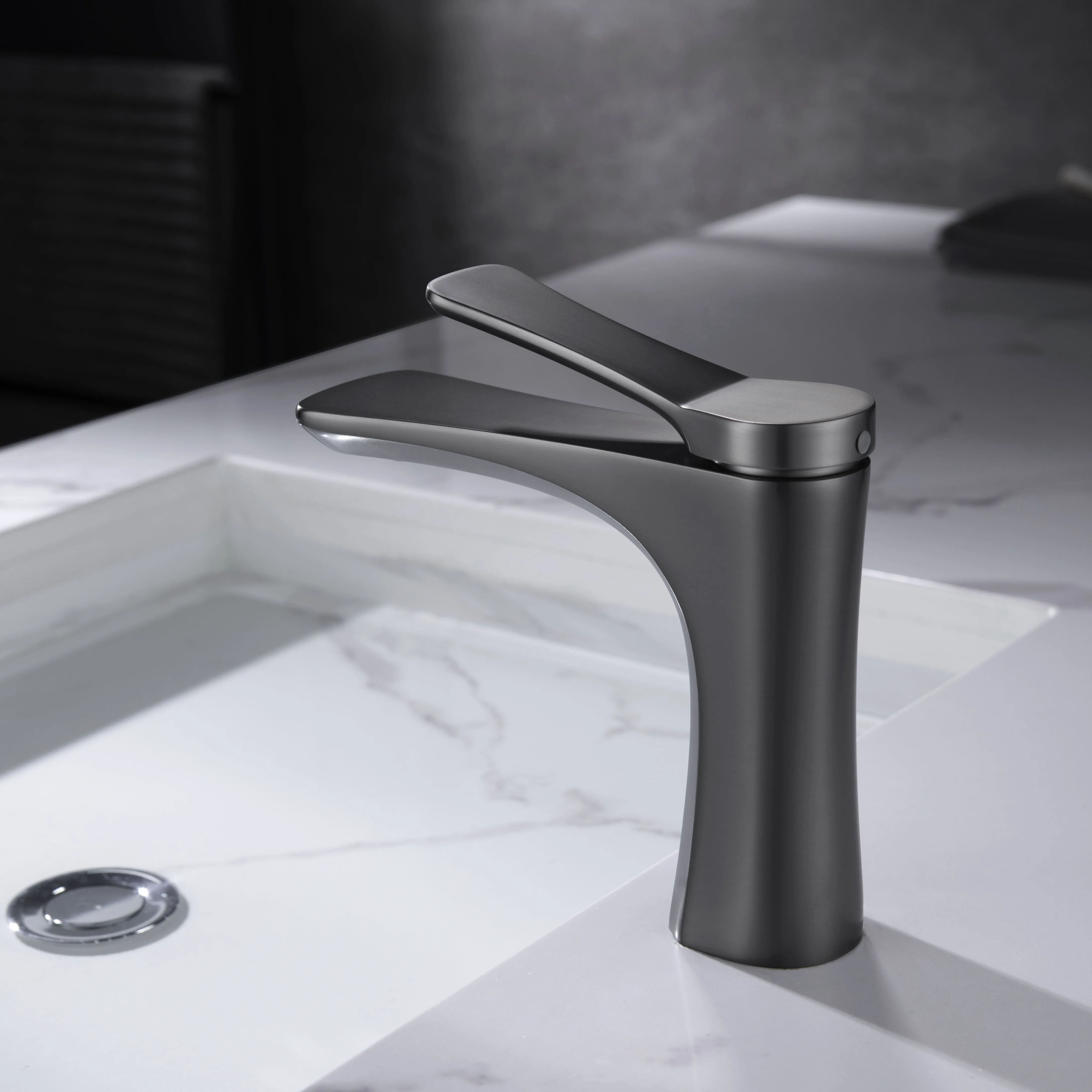 High Quality Modern Gun Grey Brass Single Handle Ceramic Valve Core Bathroom Sink Faucet with Cold Hot Water