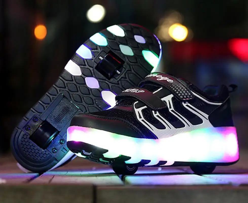 Chaussures de patin à roulettes avec lumière LED pour enfants et adultes, baskets de course Parkour, chaussures de sport coulissantes à 2 roues, déformation clignotante, déformation et déformation