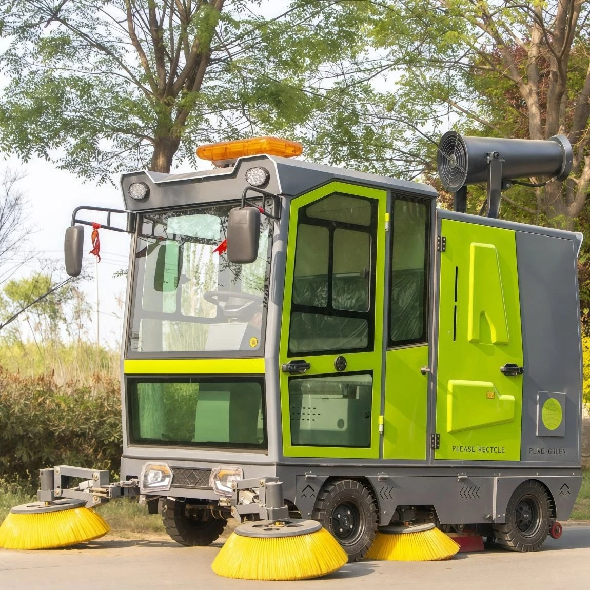 Enclosed Cabin Street Sweeper 18500 ㎡/h Work Efficiency Ride-On Road Sweeper Machine Dust Suppression Sweeper Depot
