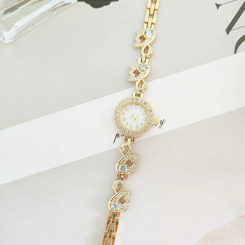 Cross-Border การค้าต่างประเทศขายร้อนสง่างามและแฟชั่น Diamond Swan นาฬิกาผู้หญิงเพชรดิจิตอลนักเรียนหญิง Brac