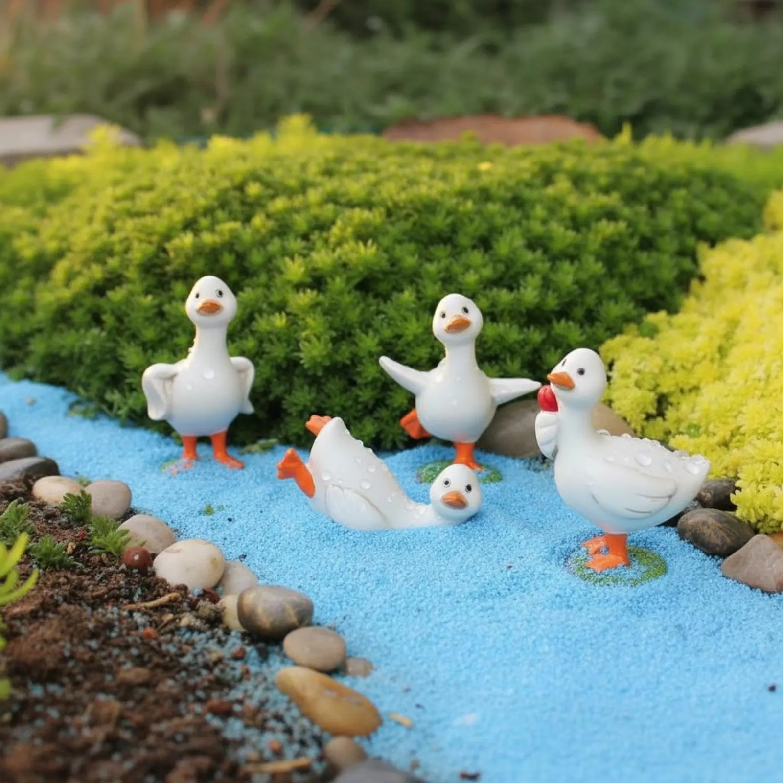 4 Pieces Resin Waterfowl Ornaments Cute Poses Resin Waterfowl Figurines Miniature Landscape Decoration Set Stimulates Creativity