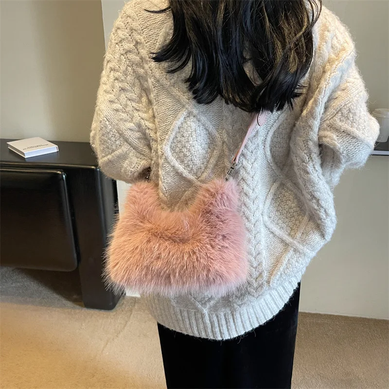 Winter Plush Bag Long Fur Handbag Women\'s Crossbody Bag Fashion Winter Niche Design Casual Simple Fluffy Bag Phone Purse