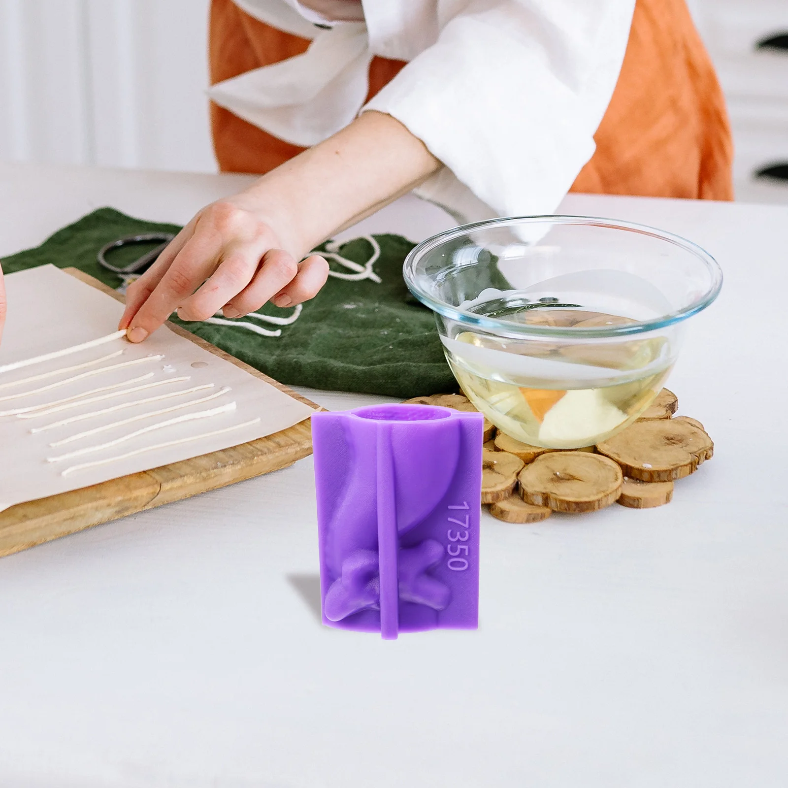 

Silicone Mold for Dragon C Chocolate Faucet Wax Melt Packaging Pop Cake Craft Tool Silicone Dragon Mold