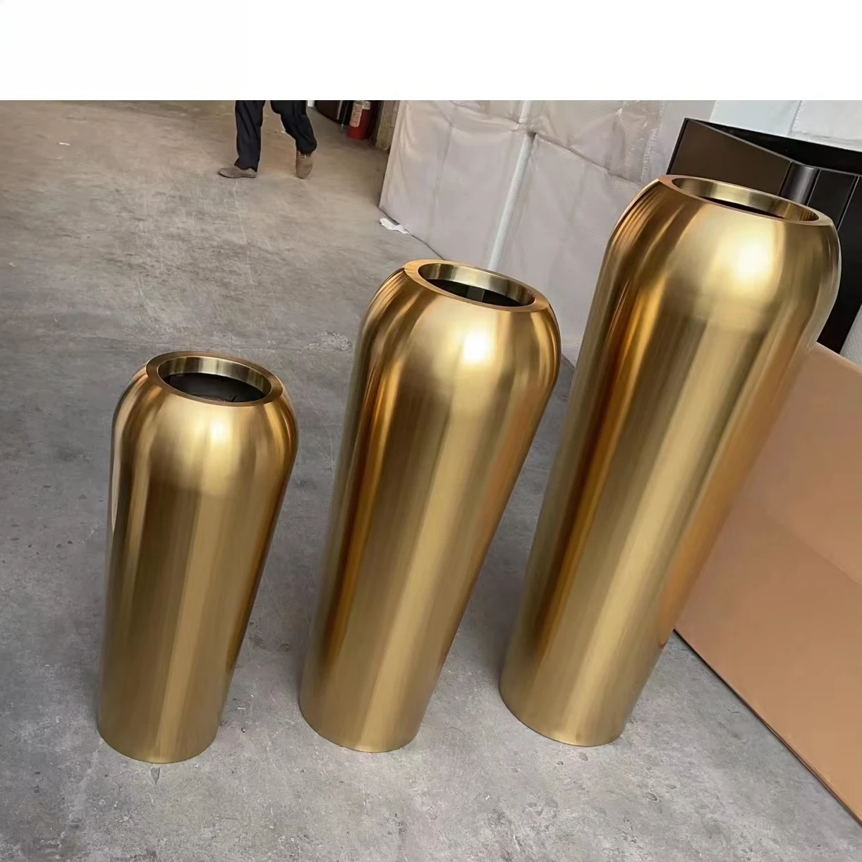 yl-Stainless Steel Floor Flower Vase-Art Deco Design Wedding Decoration Customizable PVD Plating Indoor/Outdoor Use@