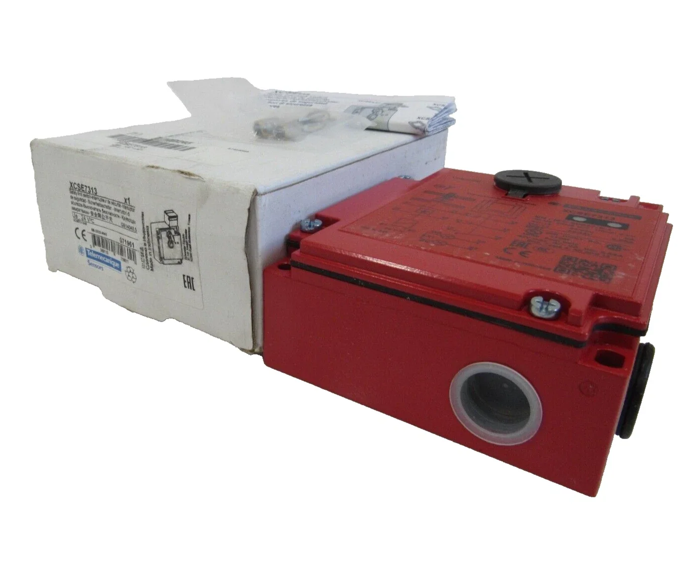 XCSE7313 Metal safety switch XCSE - 2NC+1NO - slow break- 2 entries tapped 1/2