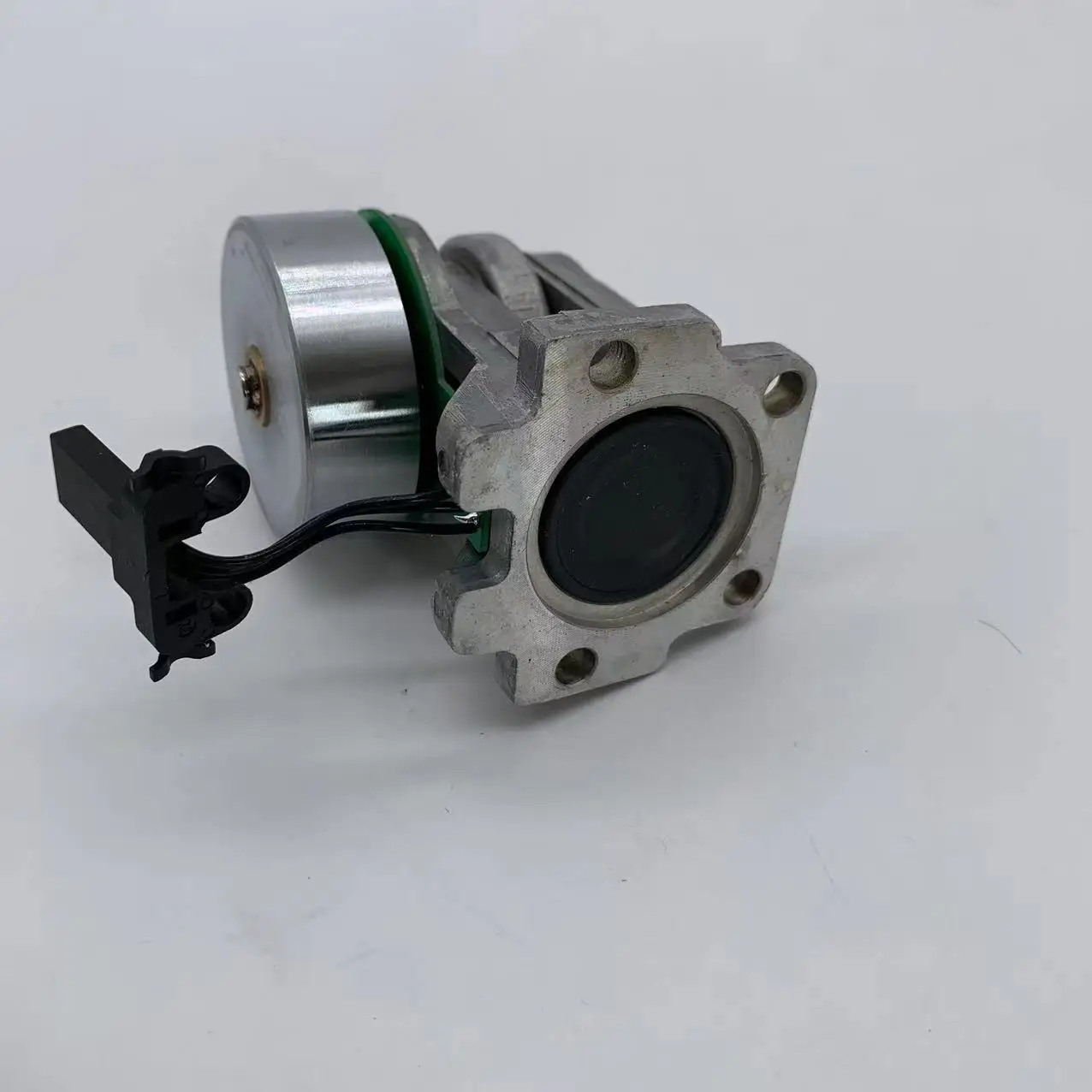 The urea pump motor 351256 1927081 1979873 is suitable for trucks such as Scania MAN Benz DAF 2655852 A0001407878 A0001407678