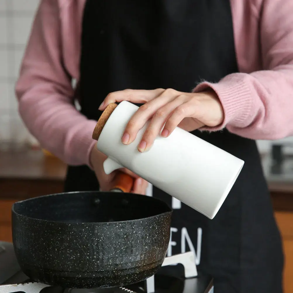 1Set Ceramic Seasoning Kettle Oil Bottle Sauce Pot White High Temperature Resistant Condiment Dispenser Kitchen Storage Bottle
