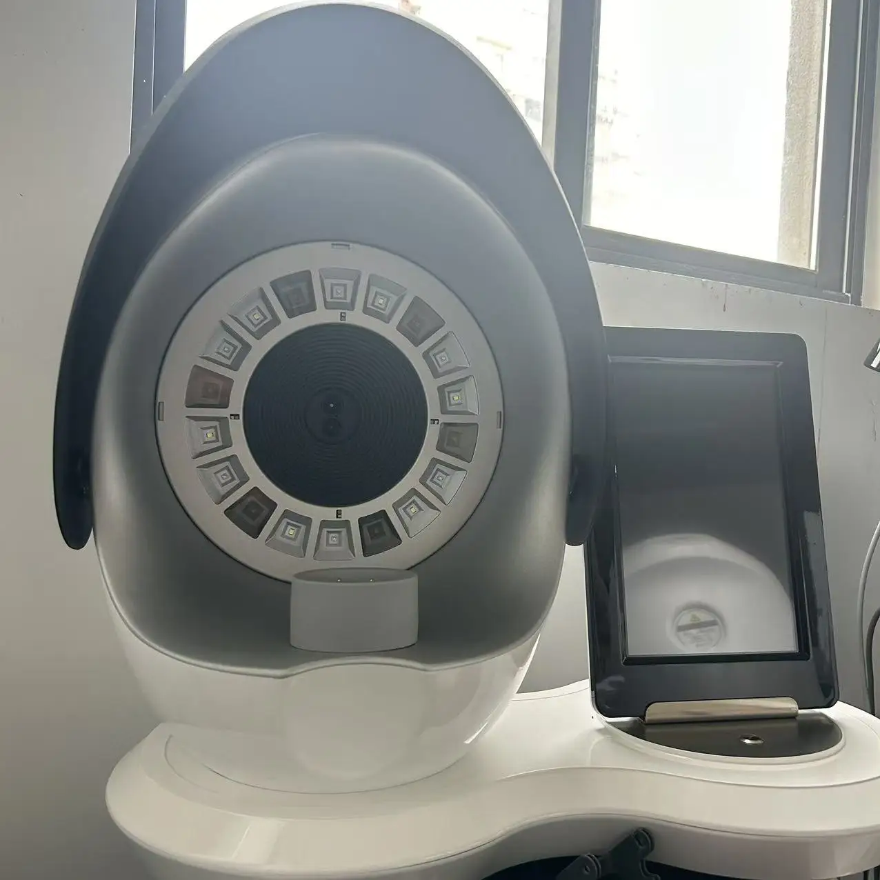 เครื่องวิเคราะห์ผิวหน้า 3 มิติ ขนาด 15.6 นิ้ว รุ่นใหม่ อัปเกรดด้วยเทคโนโลยีการถ่ายภาพสเปกตรัม 8 แบบ ตรวจวัดความชุ่มชื้นผิวหน้า