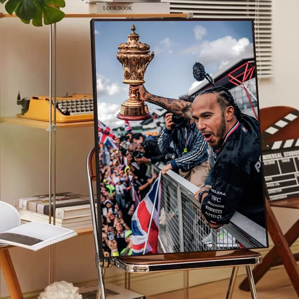 F1 بطل السباق الأسطوري شخصية L-Lewis هاميلتون المشارك ذاتية اللصق الفن ورق مقاوم للماء ملصق مقهى غرفة البار #6