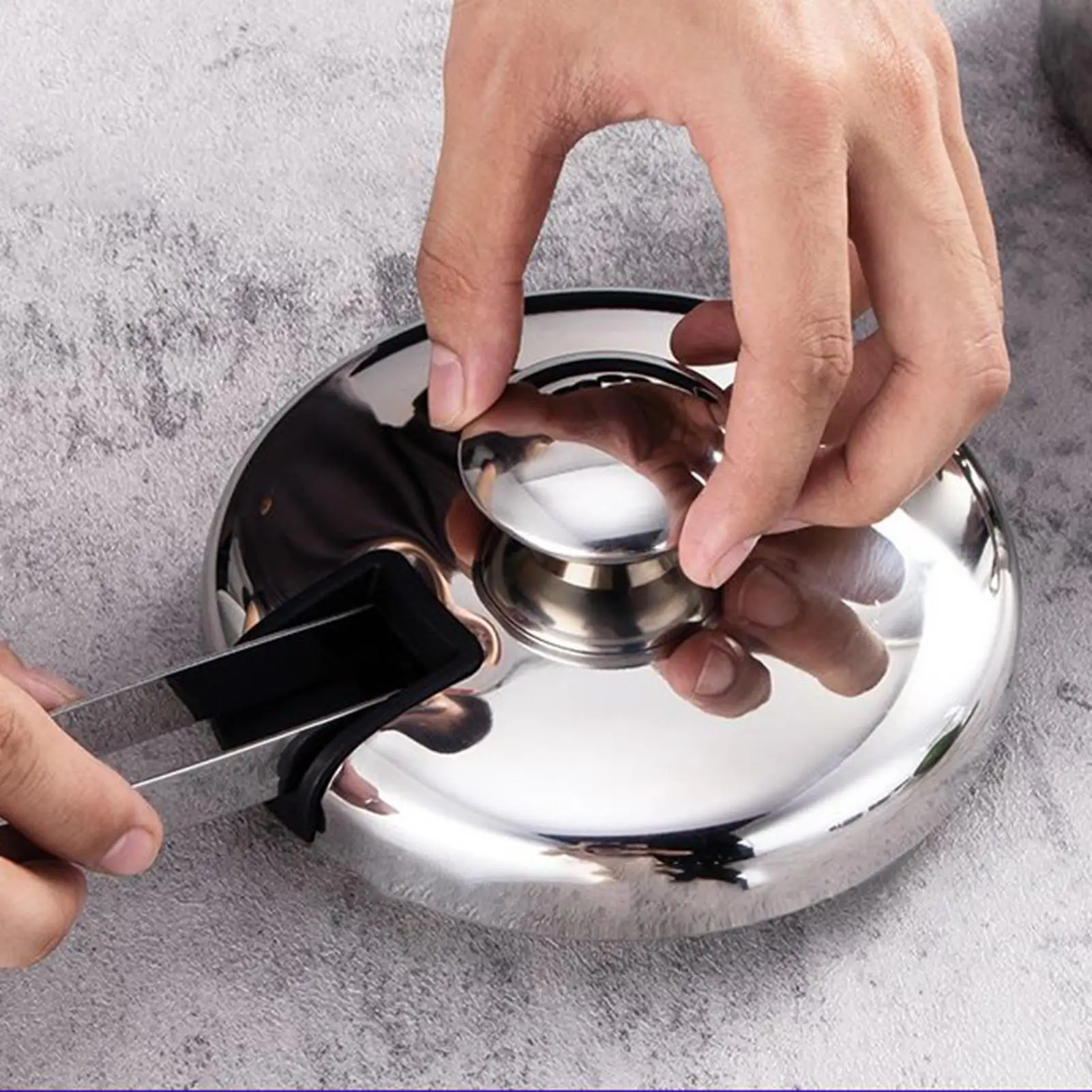 

1.3L Stainless Steel Insulated Ice Bucket with Tongs Handle and Strainer Wine Beer Champagne Cooler for KTV Party Events