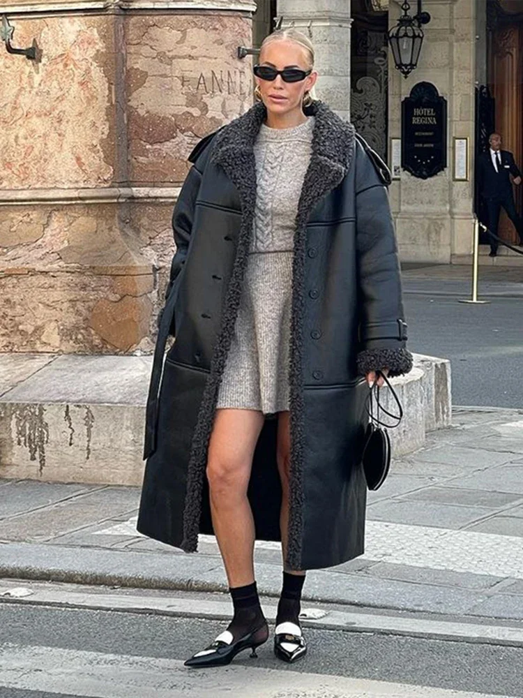 Gruby płaszcz zimowy damski z mieszanki skóry ekologicznej i sztucznego futra, długa kurtka z paskiem, klapy, styl uliczny, ciepła odzież wierzchnia