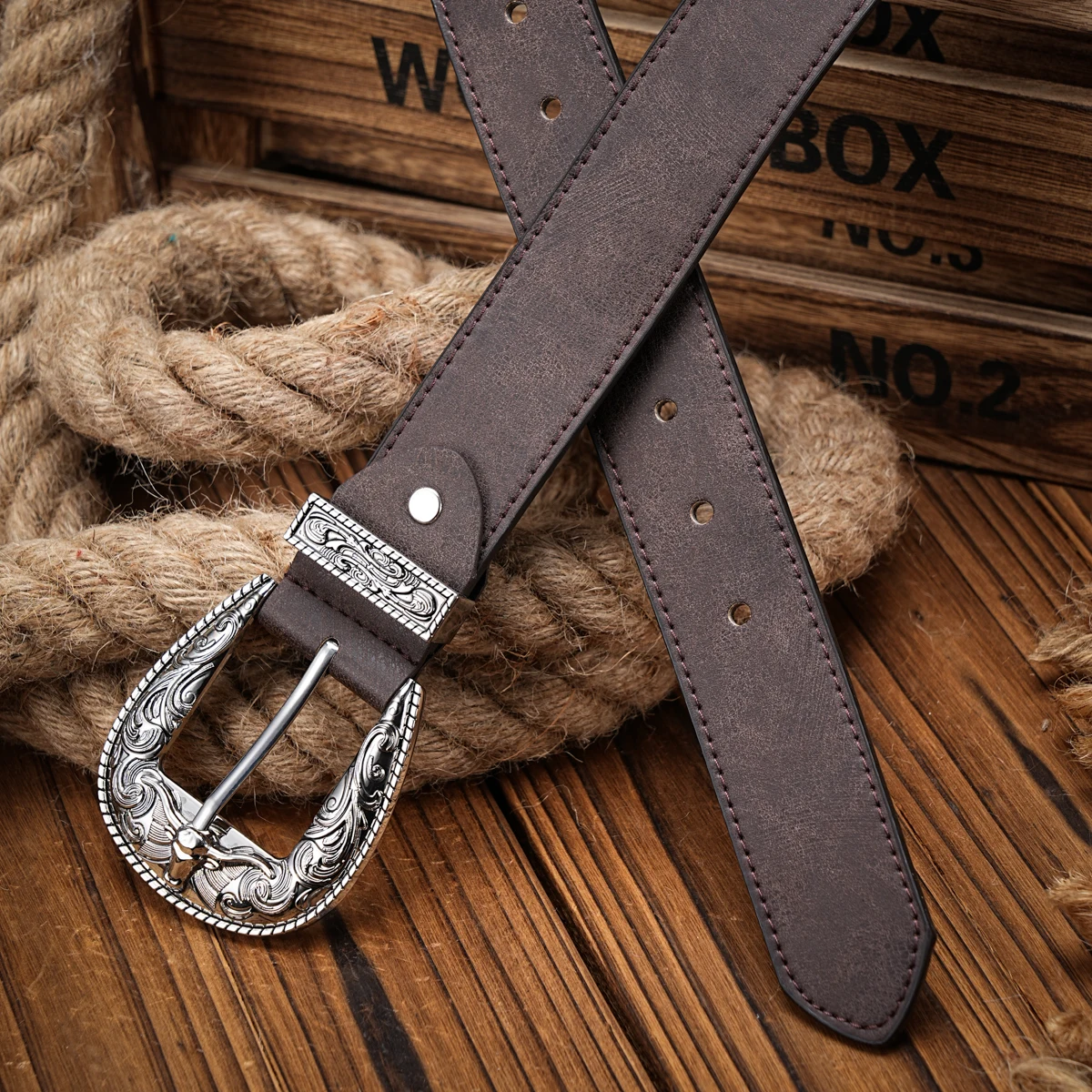 A men\'s and women\'s casual retro belt Western style! PU leather belt with metal buckle, suitable for daily work wear