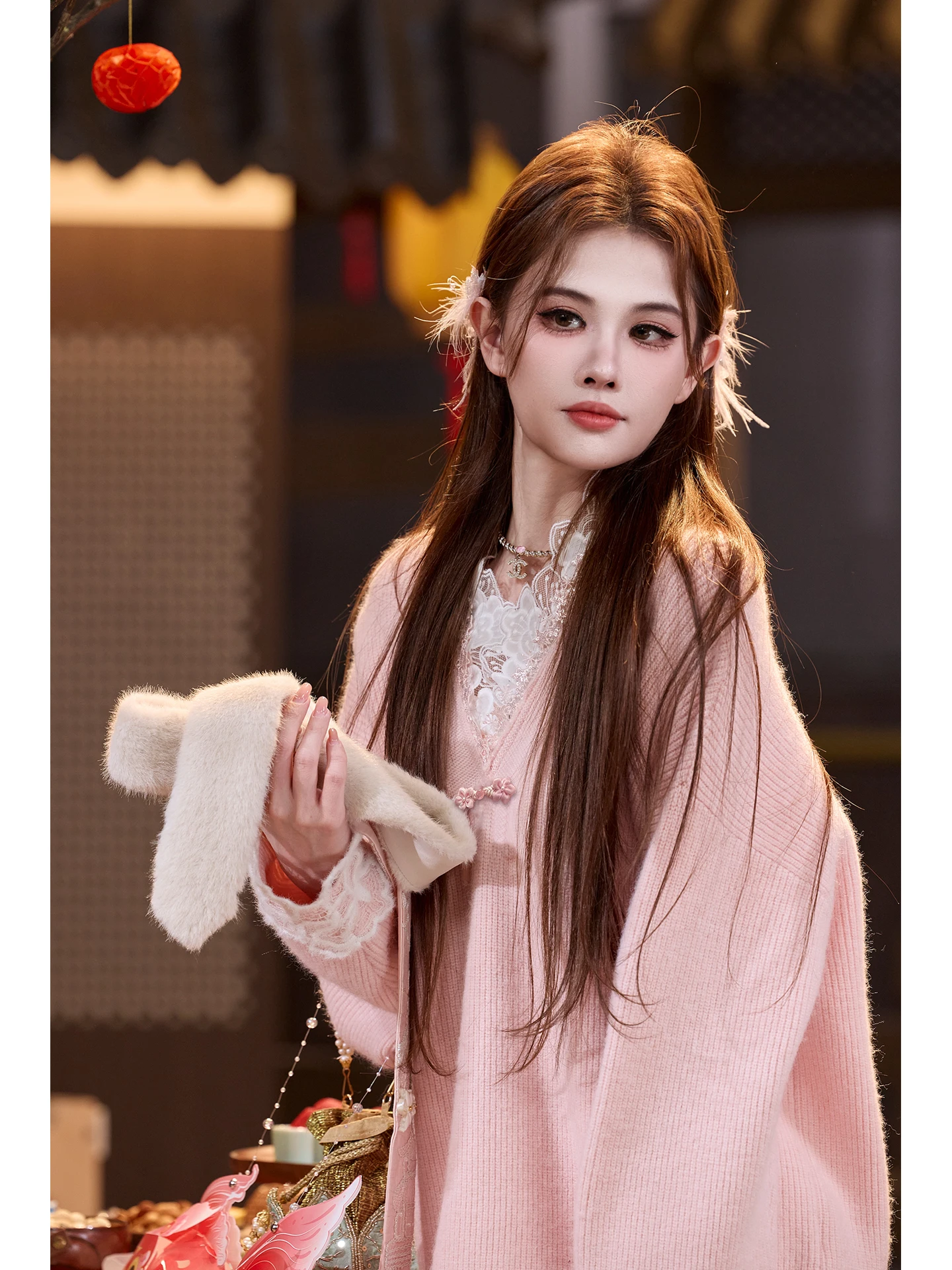 

Женский свитер TUNT, осенне-зимняя новинка, в китайском стиле, с кружевной отделкой, V-образный вырез, мягкий, из смесового трикотажа (полиэстер, нейлон, акрил), длинный...