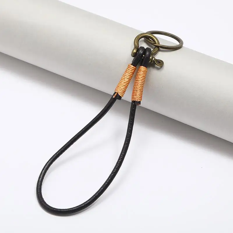Neuheiten: Retro Handgefertigter Schlüsselanhänger aus Rindsleder mit Seil und Hufeisenschnalle, kleiner Taschenanhänger, modisches Geschenk für beste Freunde – Detail 2